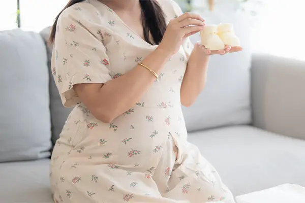 12 HealthDigest - Pregnancy Do_s and Don_ts  small