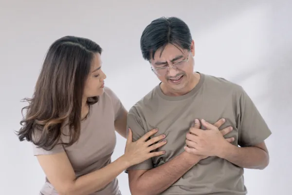 Health Digest - Identifying Heart Attack Warning Signs